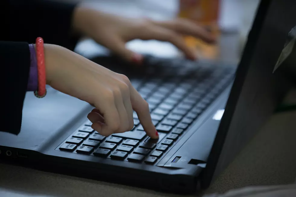 How To Fix Scratches On Your Laptop Screen [VIDEO]