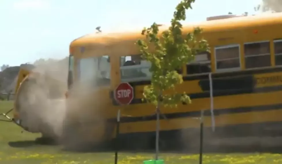 School Bus Crash Test With Seatbelts And Without [VIDEO]
