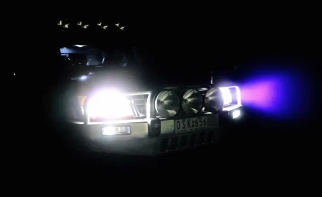 is it illegal to flash your headlights to warn of police