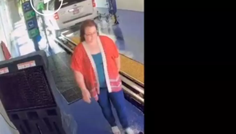 She Can’t Find ‘N’, Hops Out of Car at Automatic Car Wash