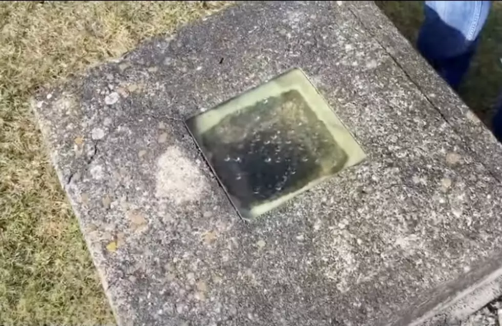 Grave in Vermont has a Window