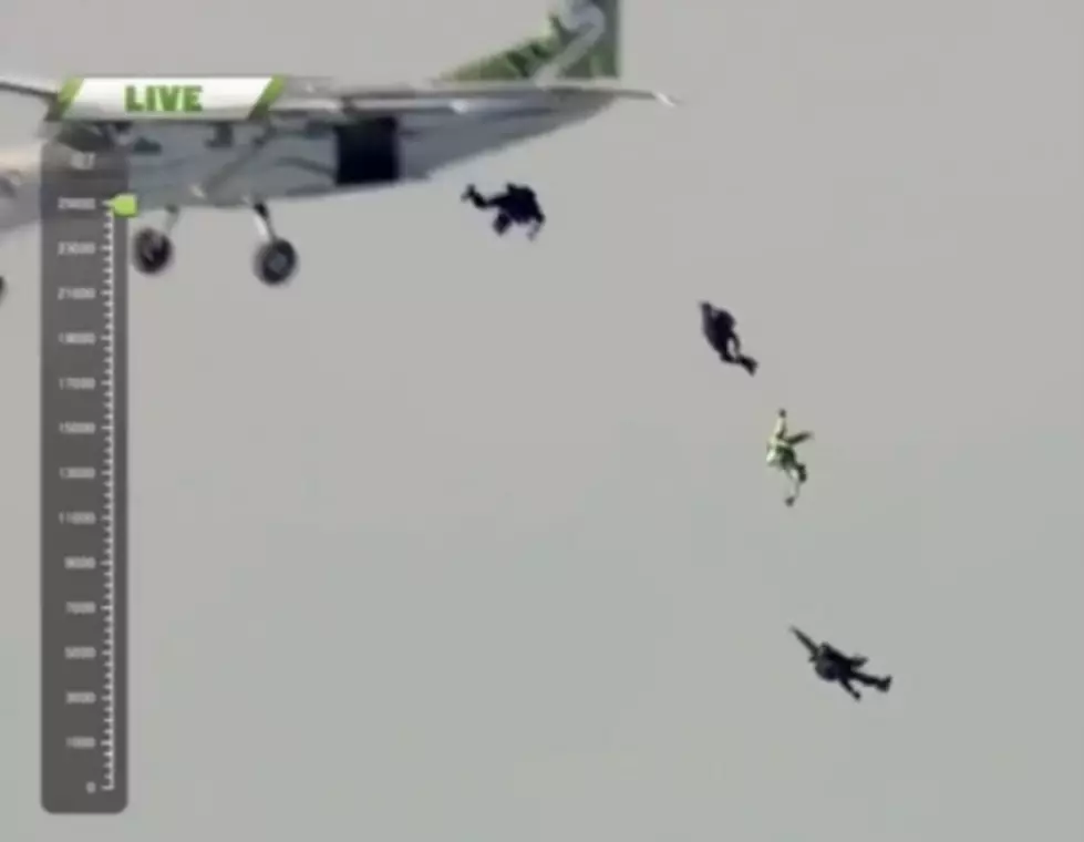 DareDevil Luke Aikins&#8217; 25,000 Foot Jump from Plane With No Parachute [VIDEO]