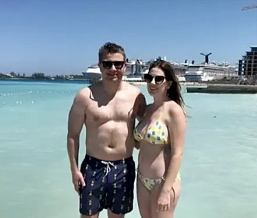Clueless Couple on Vacation Wore Swimwear with Pineapples picture