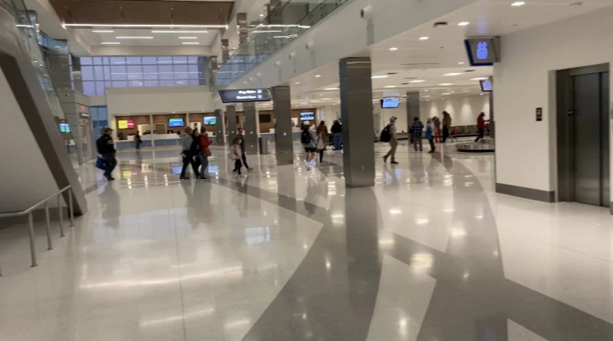 First Live Video Of Lafayette Airport From Plane To Baggage Claim first-live-video-of-lafayette-airport-from-plane-to-baggage-claim