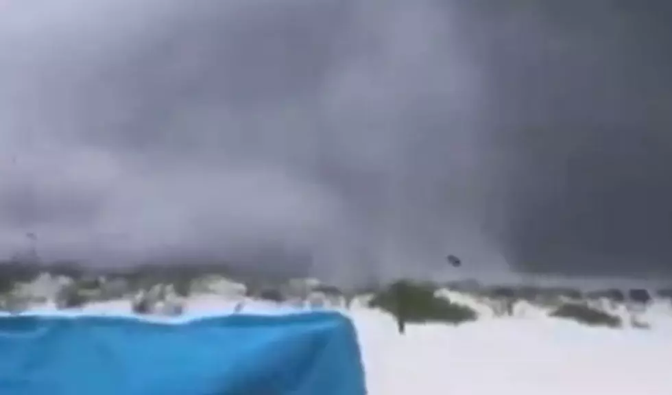 Water Spout Hits Beach Near Destin, Florida [VIDEO]