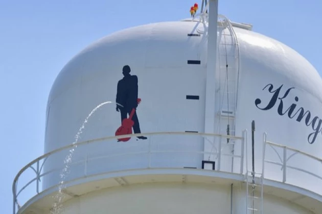Is the Johnny Cash Image on Water Tower in Arkansas Urinating?
