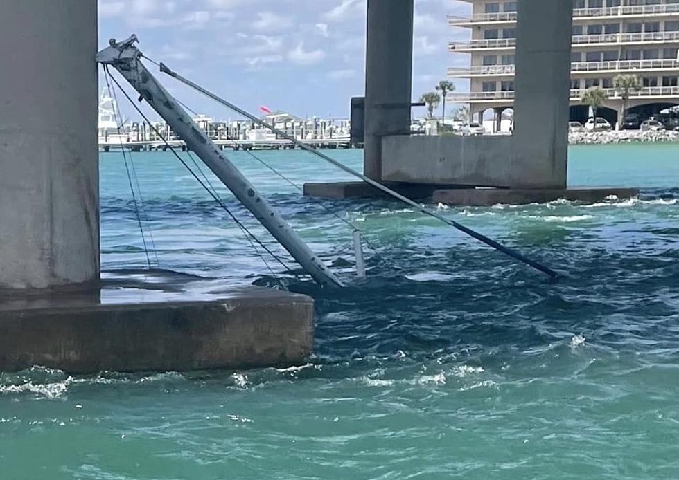 Sailboat Sinks Near Popular Tourist Spot in Destin Florida [VIDEO]
