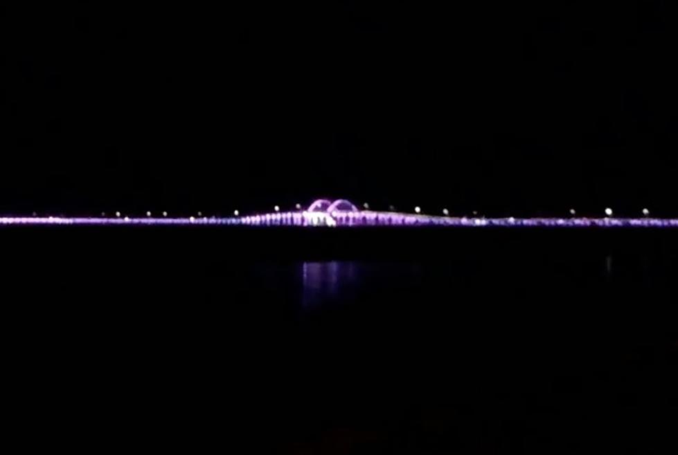Light Show on Bridge Along Gulf Coast Stuns Many [WATCH]