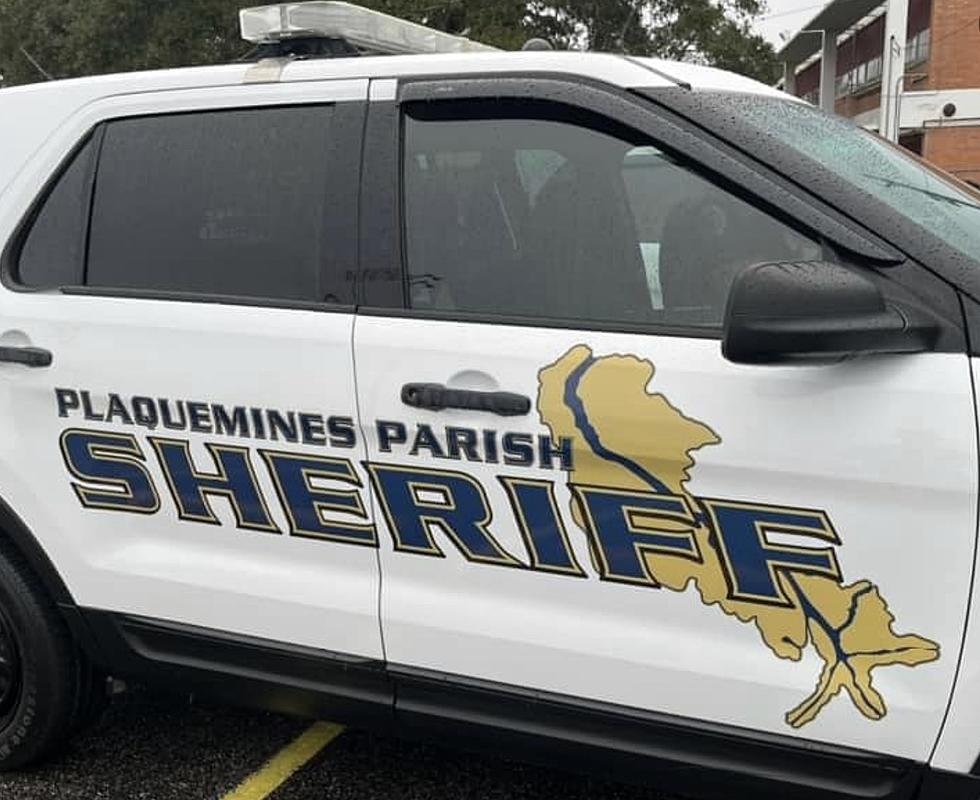 Plaquemines Parish Sheriff’s Unit Pulls Gas Hose and Nozzle From Pump [PHOTO]