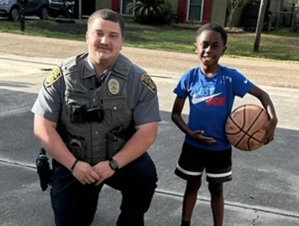 Community Applauds Carencro Police Officer After Photo With Kid Surfaces on Social Media