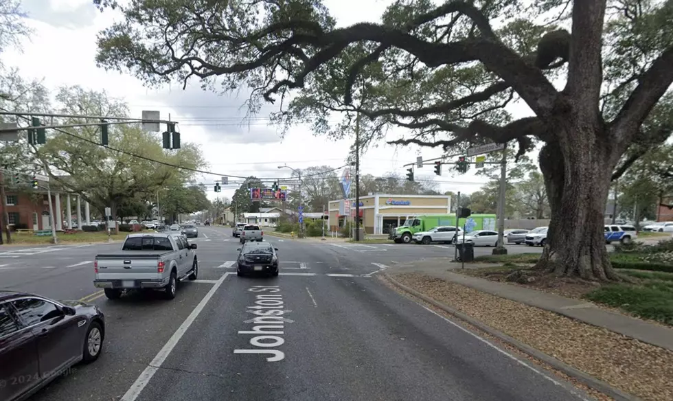 Bizarre Vehicle at Lafayette, Louisiana Intersection Turns Many Heads