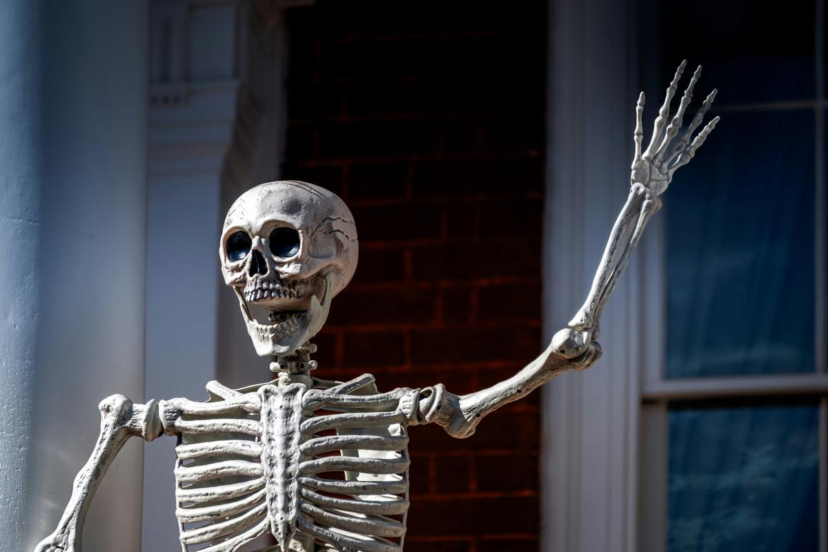 New Orleans Saints Fan Alters Halloween Decor With Bags on Heads of Skeletons