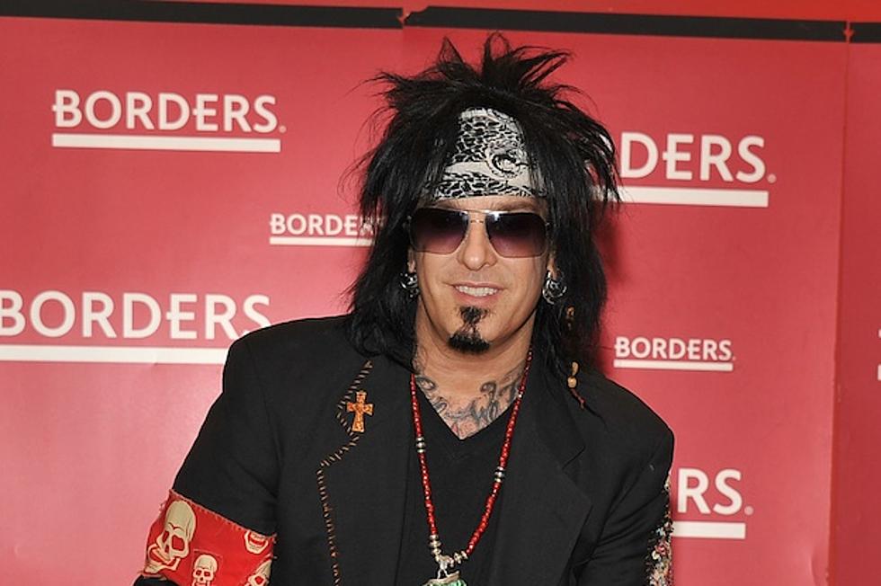 This Week on Twitter &#8211; Nikki Sixx Has His Knee Drained + More