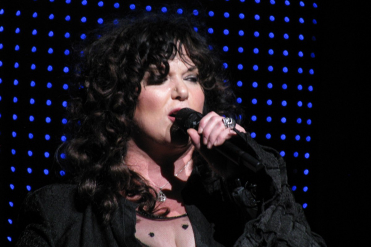 Heart Front Singer Heart Assert Their Place in Classic Rock Hierarchy With Impressive Live ...