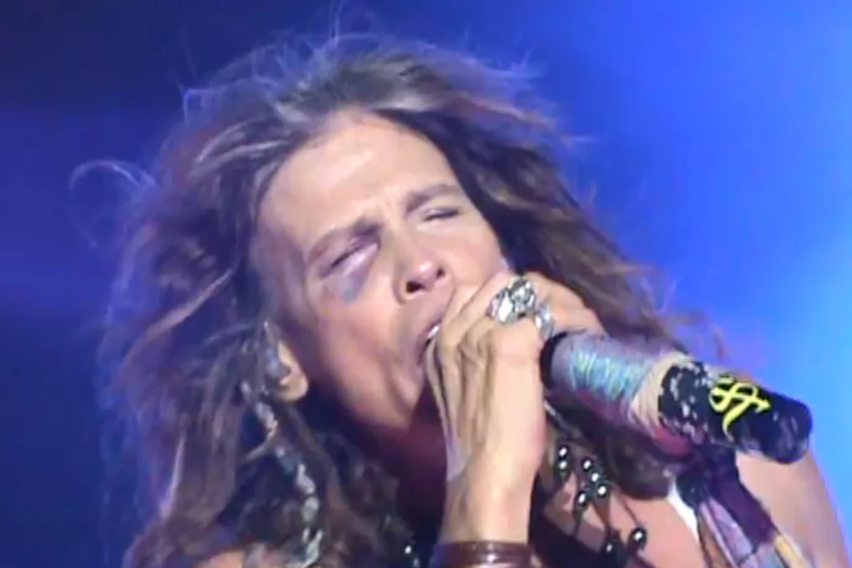 Steven Tyler Returns To The Stage With Black Eye Busted Lip Following Shower Fall
