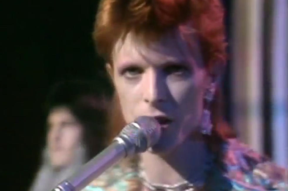 Long-Lost David Bowie 1973 'Top Of The Pops' Performance Airs