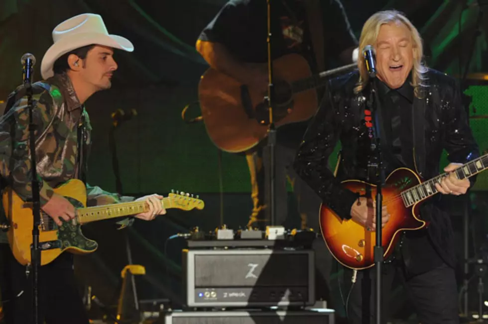 Joe Walsh Trades Licks With Brad Paisley During CMT &#8216;Artist of the Year 2011&#8242; Ceremony