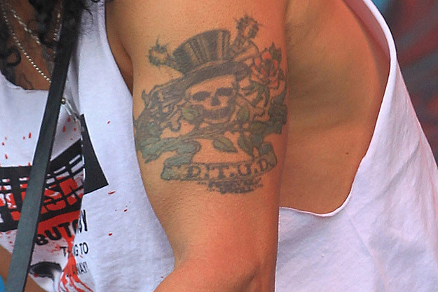 Pin by Martin on Tattoos | Slash top hat, Rock tattoo, Realism tattoo