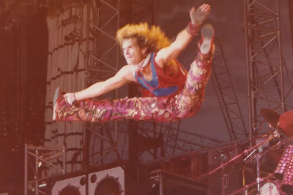 Van Halen&#8217;s David Lee Roth in Full Flight &#8211; Pic of the Week