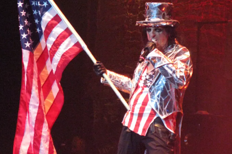 Alice Cooper &#8211; Artists Wearing the American Flag