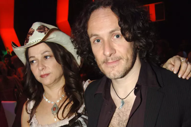 Def Leppard Guitarist Vivian Campbell Files for Divorce