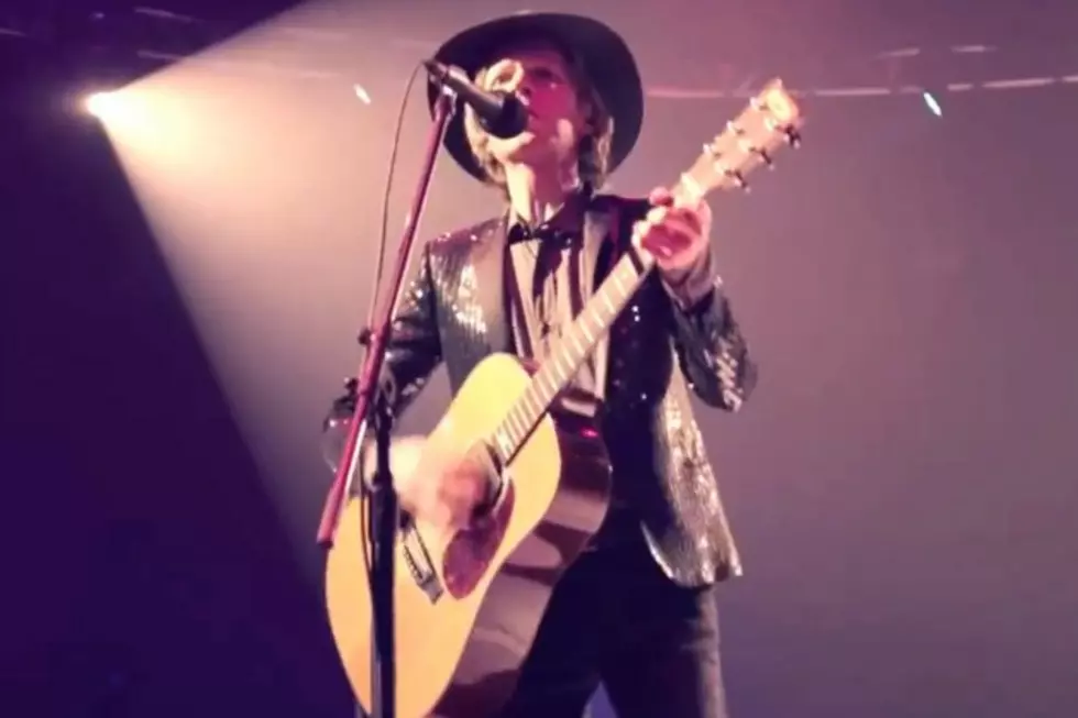 Watch Beck Cover David Bowie&#8217;s &#8216;Sound and Vision&#8217; with 160-Piece Band