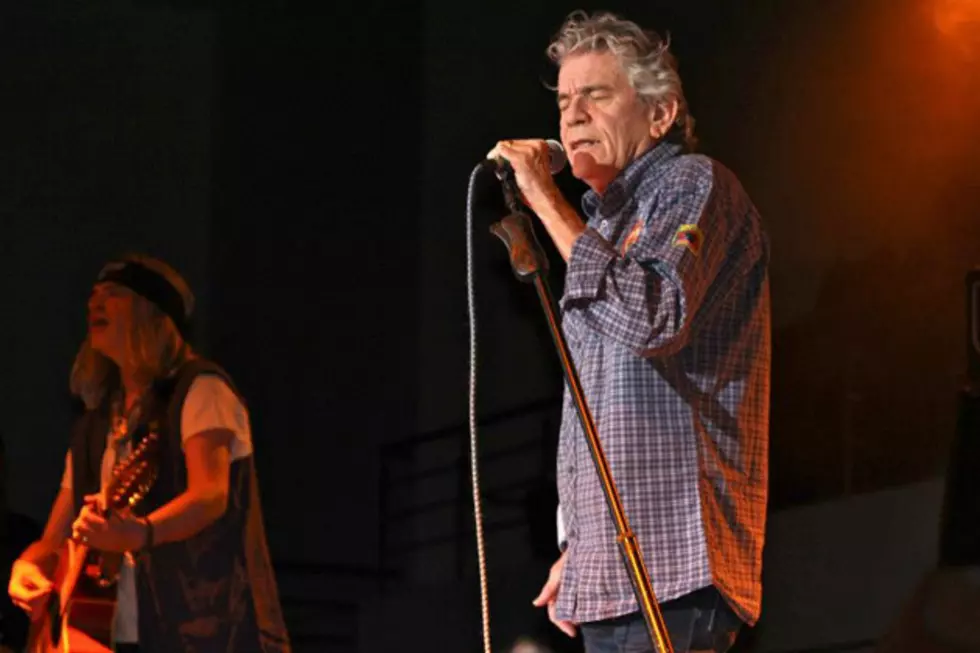 Nazareth Singer Collapses Onstage
