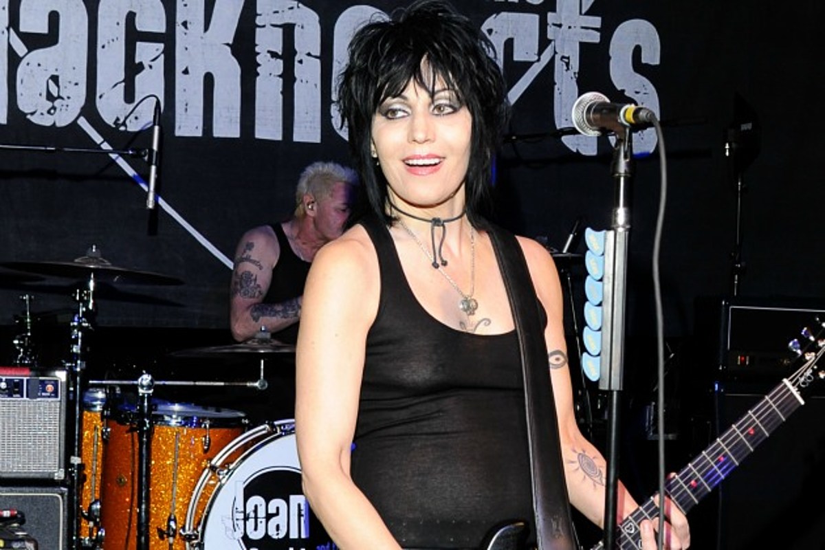 Joan Jett To Release ‘unvarnished’