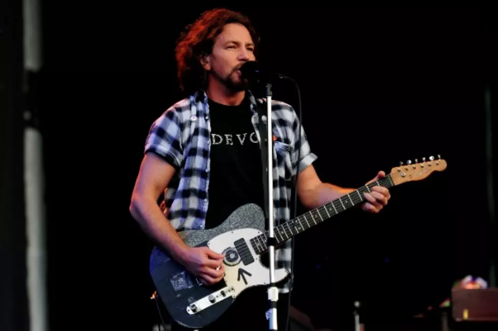 Pearl Jam, Arcade Fire and Arctic Monkeys Pay Live Tribute to Lou Reed
