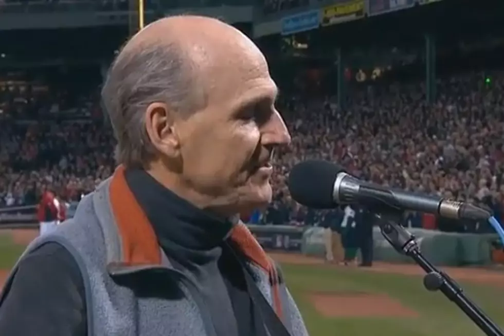 Watch James Taylor Mess Up the National Anthem