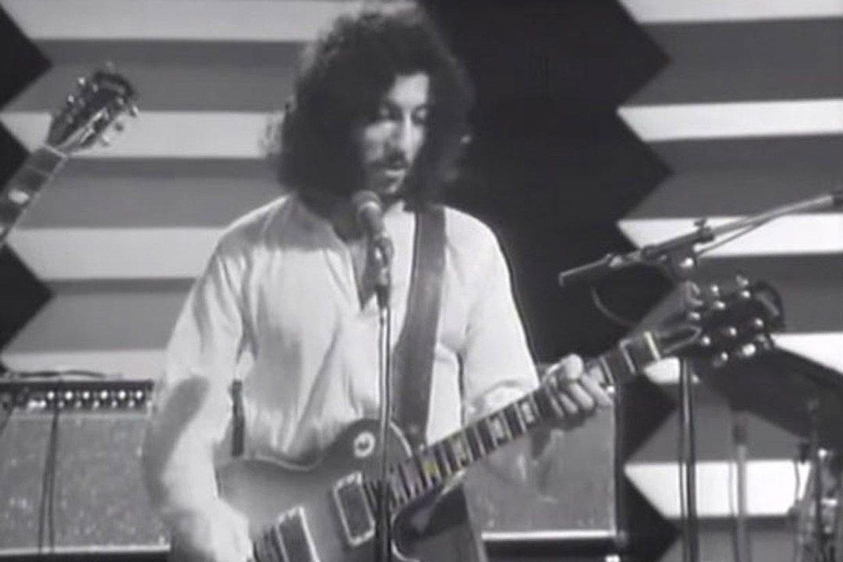 Original Fleetwood Mac Guitarist Peter Green Dies at 73