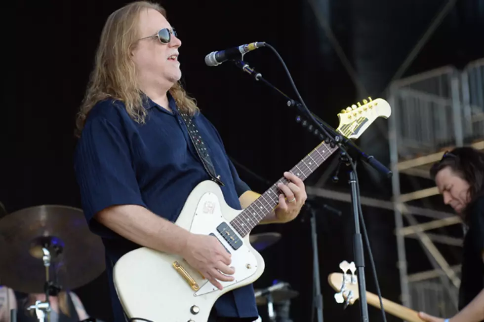 Exclusive: Warren Haynes Performs Three Acoustic Songs, Explains How Gov't Mule's Star-Studded New Album Came Together
