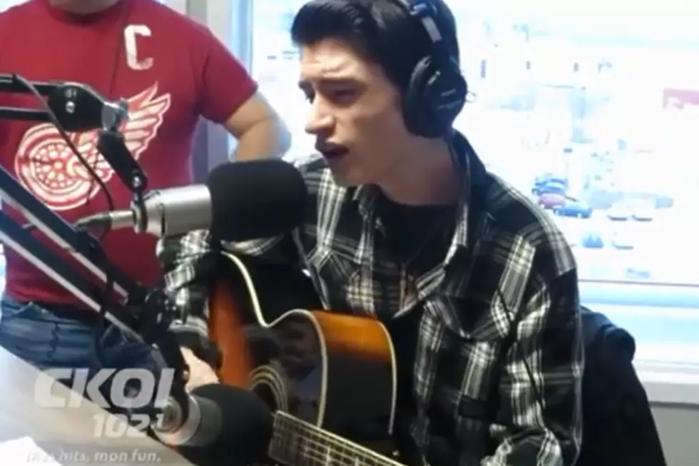 Watch a 16-Year Old’s Amazing Elvis Presley ‘Blue Christmas’ Cover
