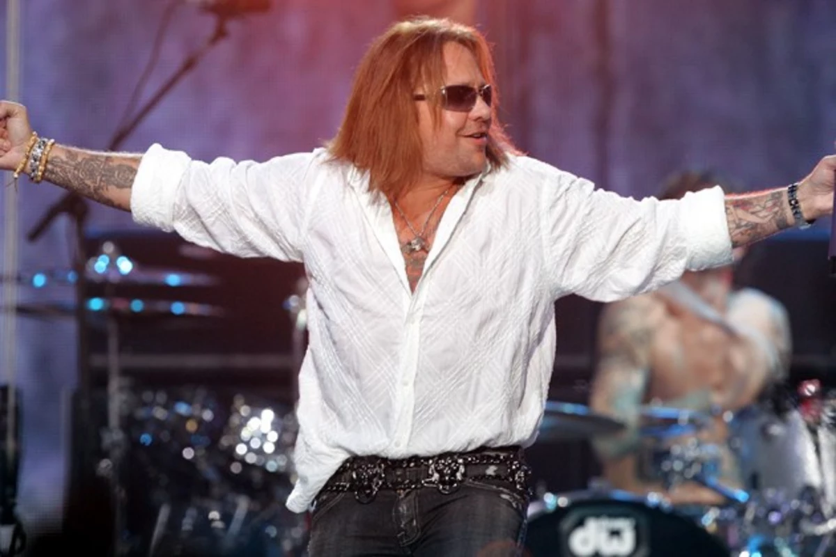 Wtf Of The Week Vince Neil Invites Two Little ‘girls Girls Girls Onstage To Sing With Him