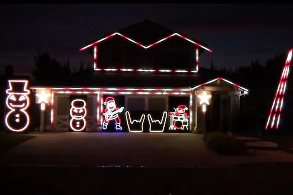 Entire Neighborhood Of Christmas Lights Set To Music