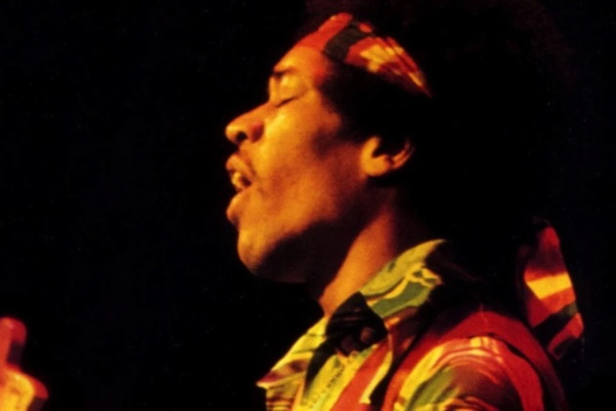 50 Years Ago: Jimi Hendrix Debuts His New Group, Band of Gypsys1200 x 800