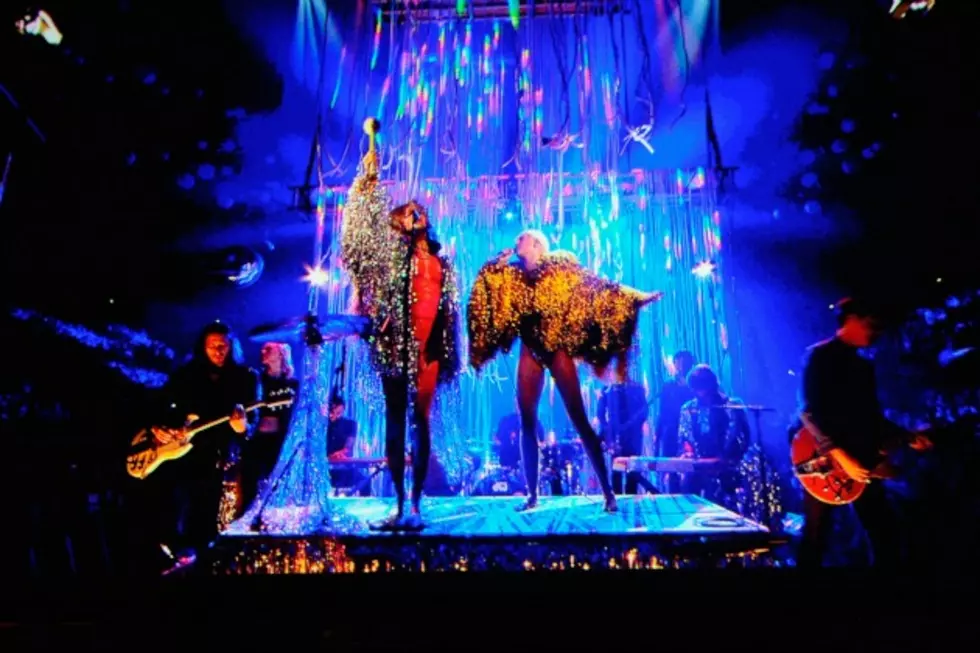The Flaming Lips and Miley Cyrus Cover the Beatles' 'Lucy in the Sky with Diamonds' During 2014 Billboard Music Awards