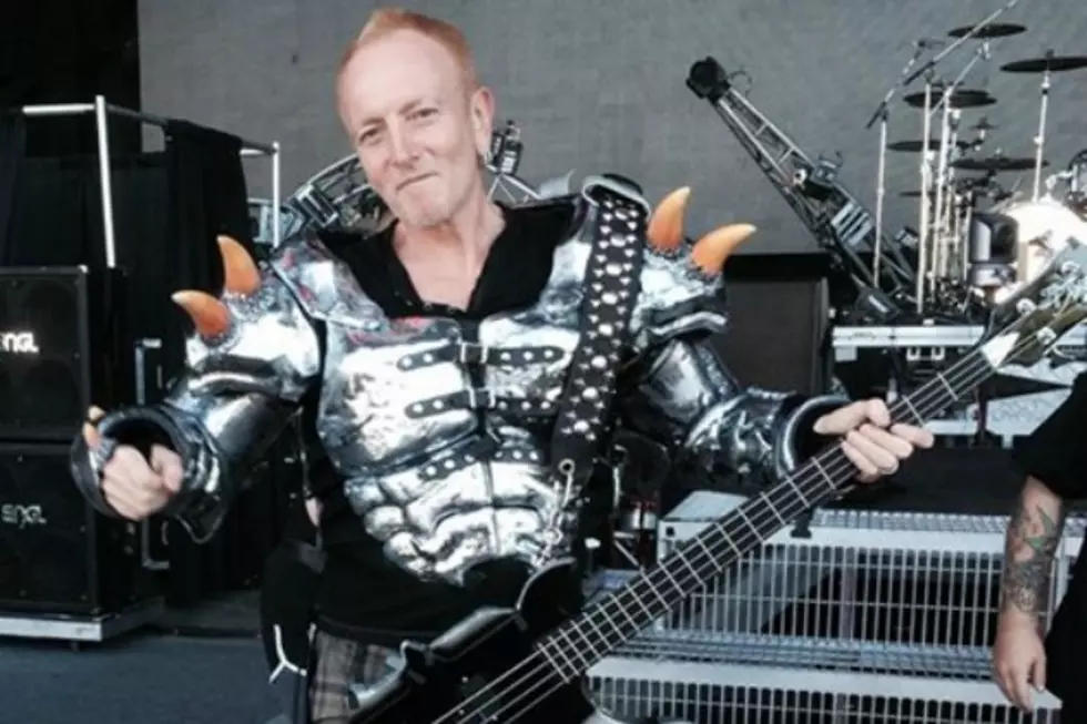 Def Leppard’s Phil Collen Wears Gene Simmons’ Kiss Costume