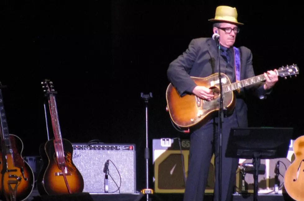 Elvis Costello&#8217;s Solo Tour Delivers Many Surprises