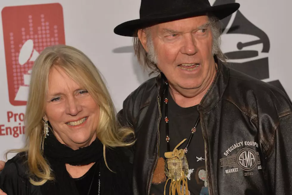 Neil Young Divorcing Wife of 36 Years