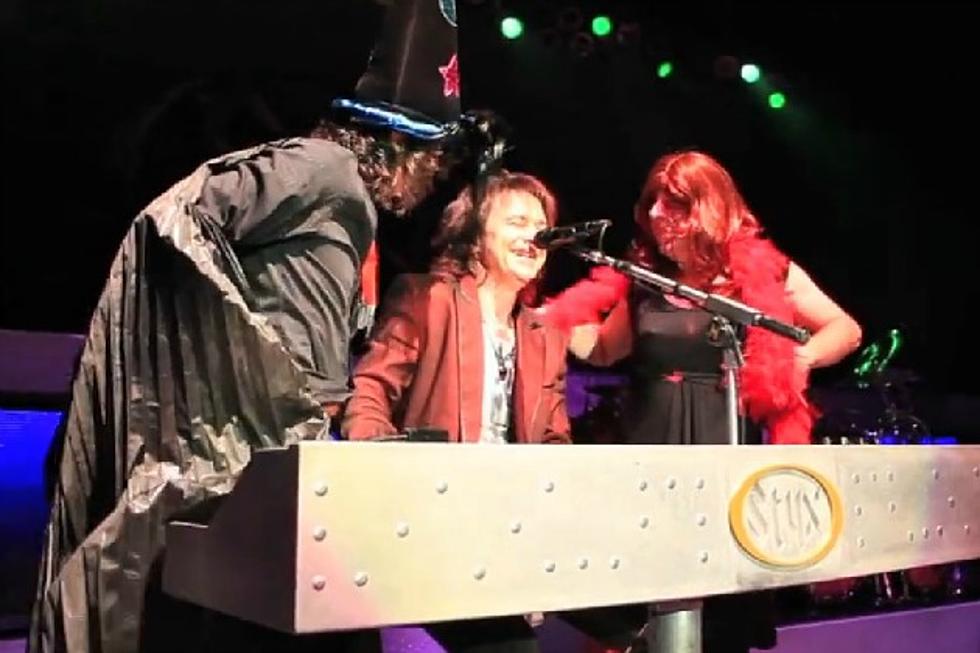 Foreigner Members Prank Styx During Iowa State Fair Show