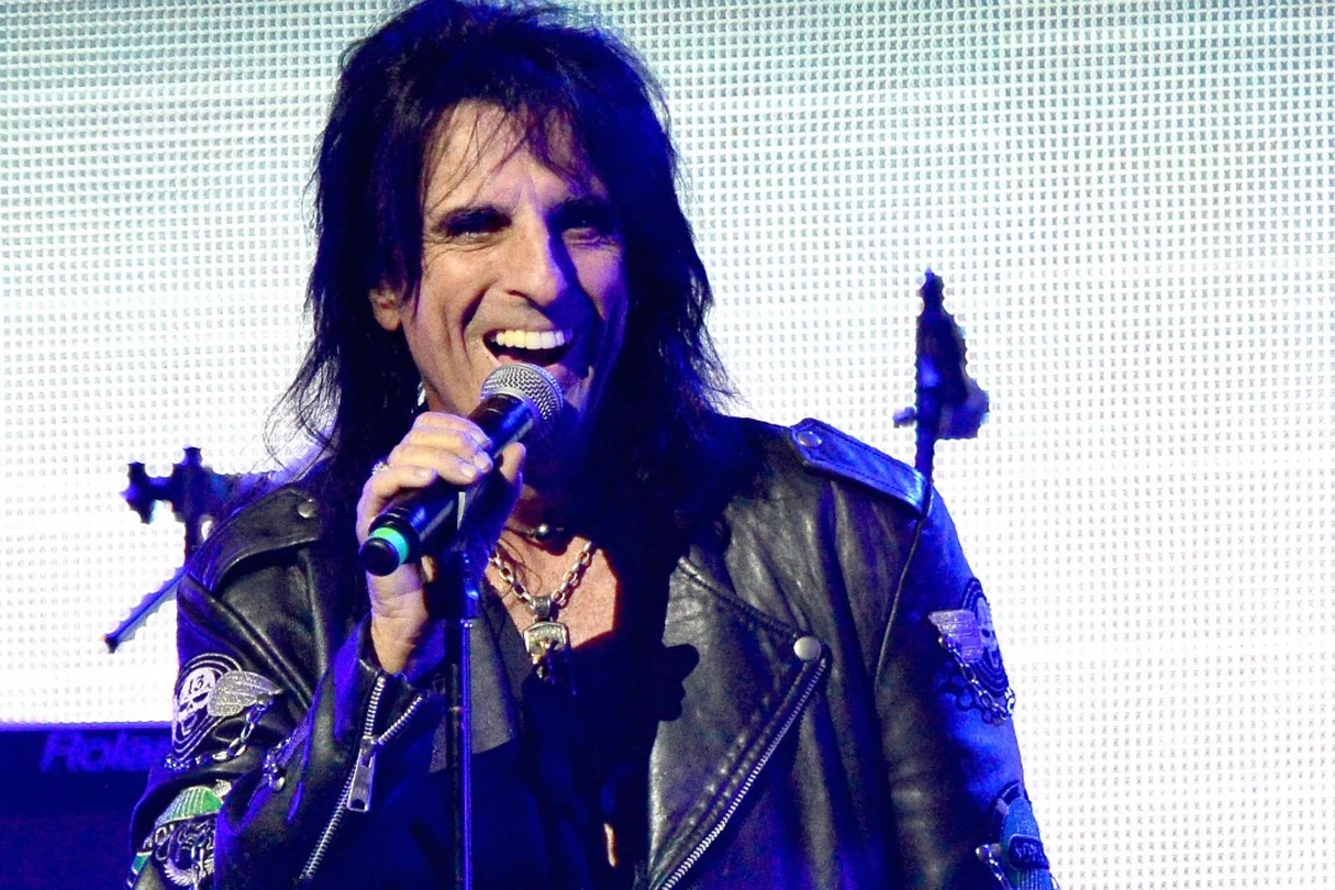 Alice Cooper Thinks a Lot of Pop Acts Copy Him
