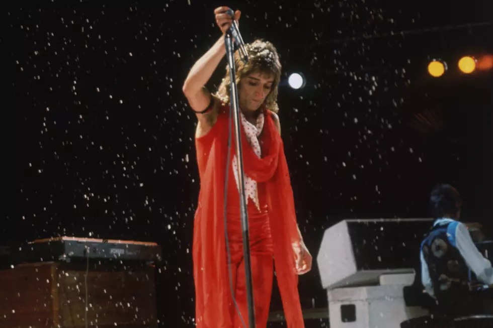 When Rod Stewart Reached a Crossroads With Covers-Heavy &#8216;Smiler&#8217;