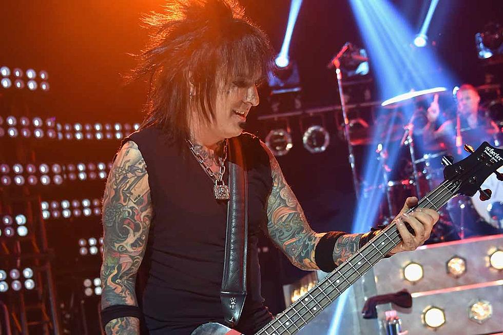 UPDATED: Nikki Sixx Says He’ll Play Onstage Naked If New England Wins Super Bowl