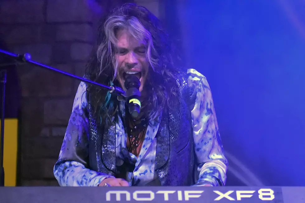 Steven Tyler Will Reportedly Sign Solo Deal With Country&#8217;s Hottest Label