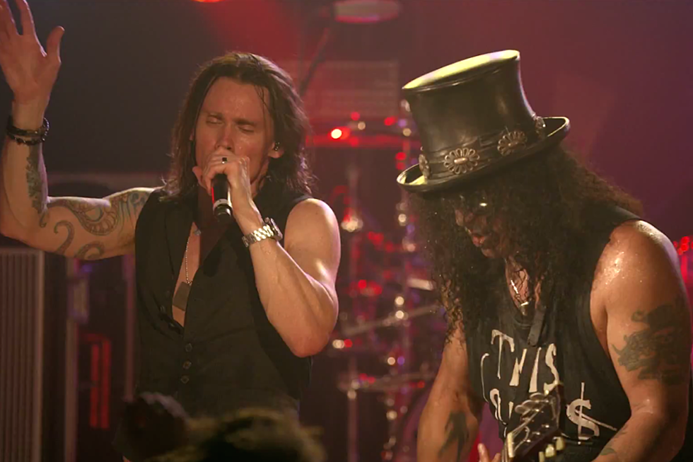 Watch Slash Perform ‘World on Fire’ From Upcoming ‘Live at the Roxy’