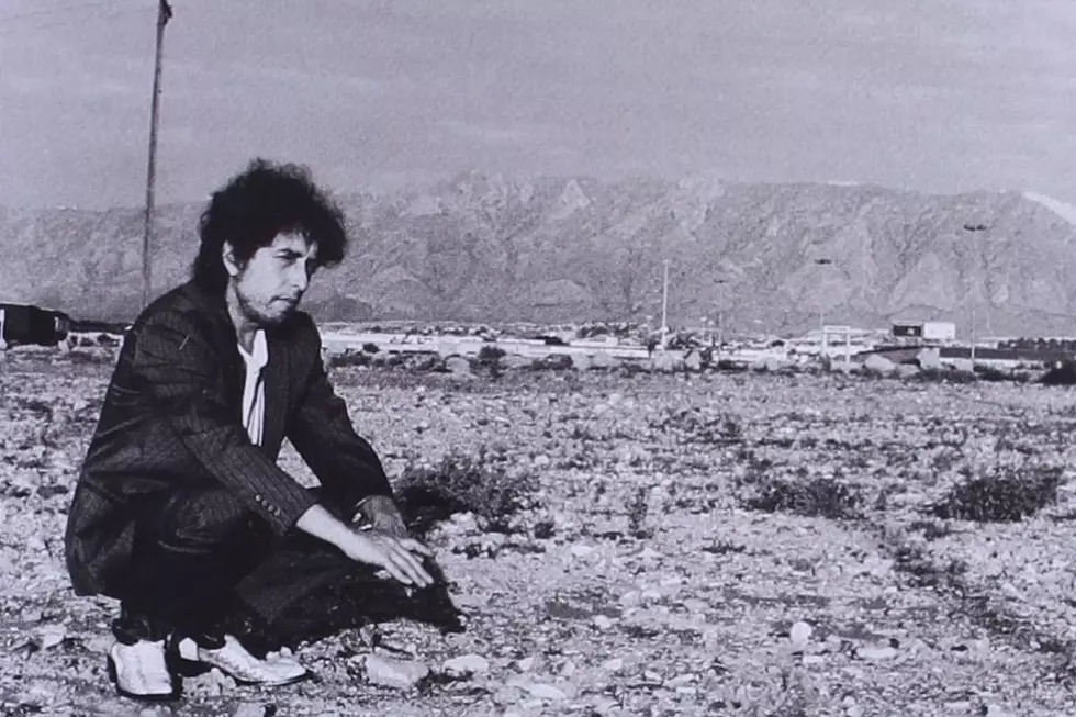 When Bob Dylan Took Another Detour With &#8216;Under the Red Sky&#8217;