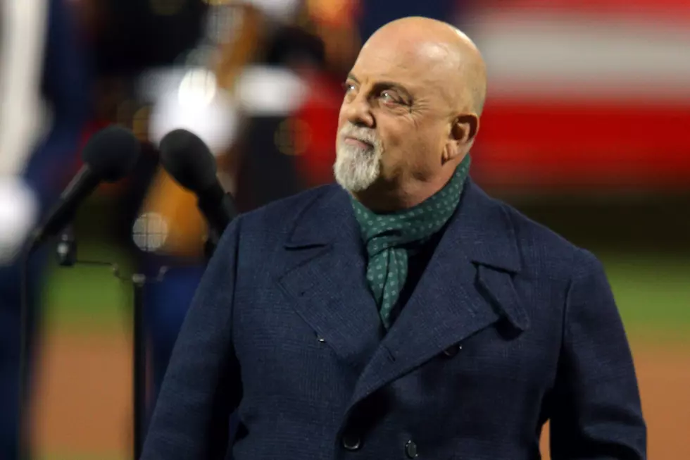New York Mets Fans Sing ‘Piano Man’ to Billy Joel at the World Series