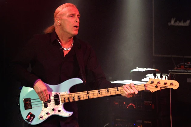 Billy Sheehan Says &#8216;Panic Ensued&#8217; When David Lee Roth Joined &#8216;Eat &#8216;Em and Smile&#8217; Band Reunion