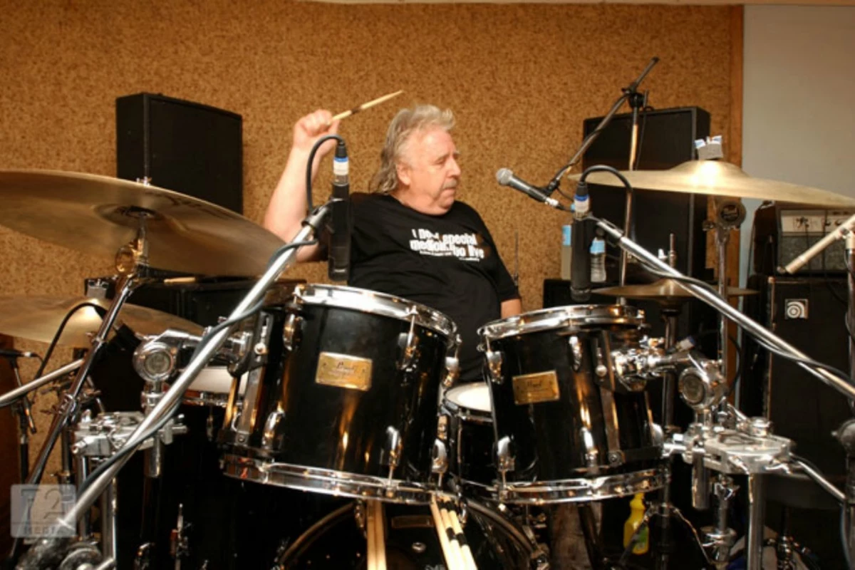 Drummer Lee Kerslake Vows to 'Bloody Well Beat' His Cancer Diagnosis